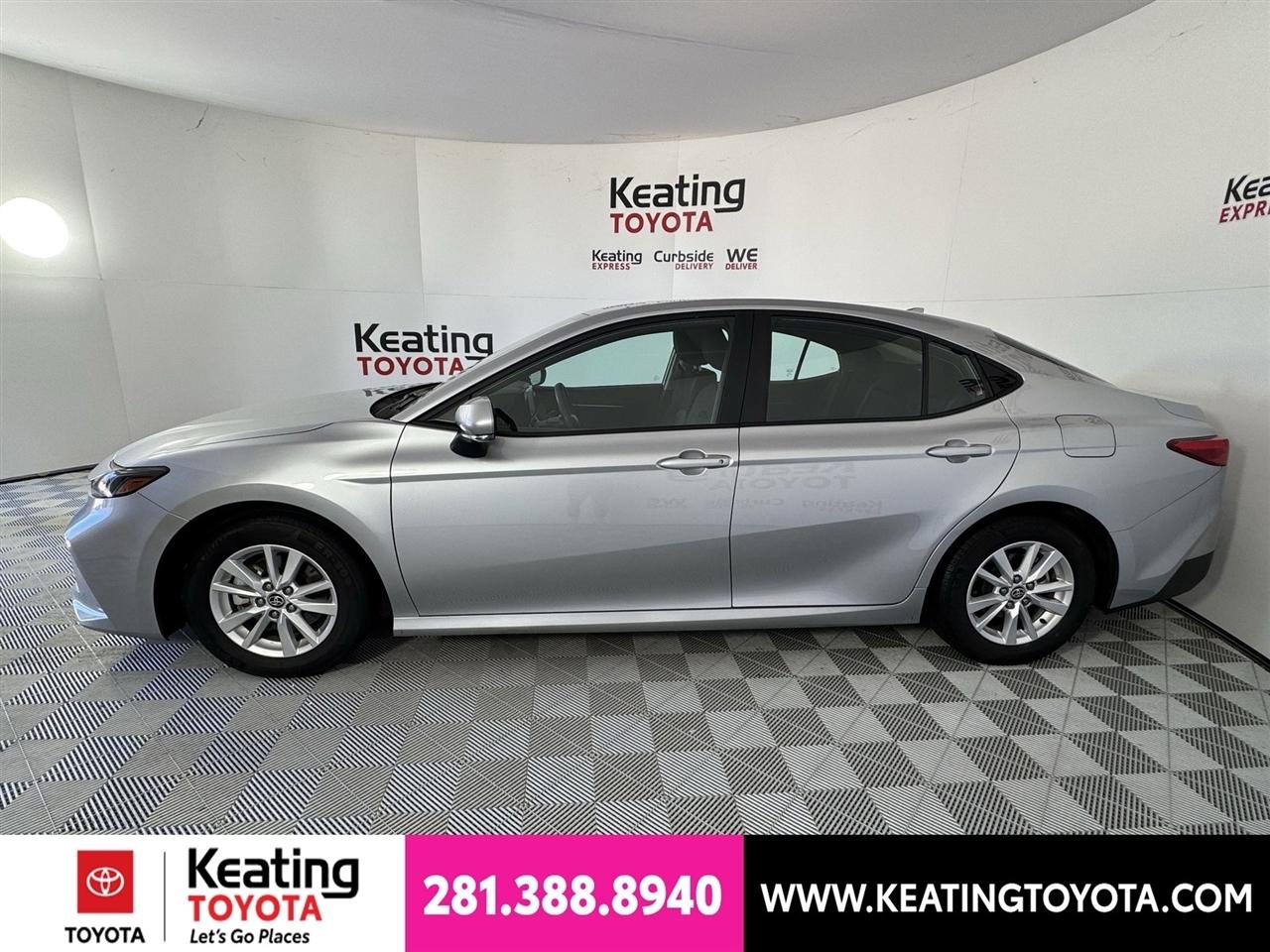 Toyota Camry Hybrid XLE 2025