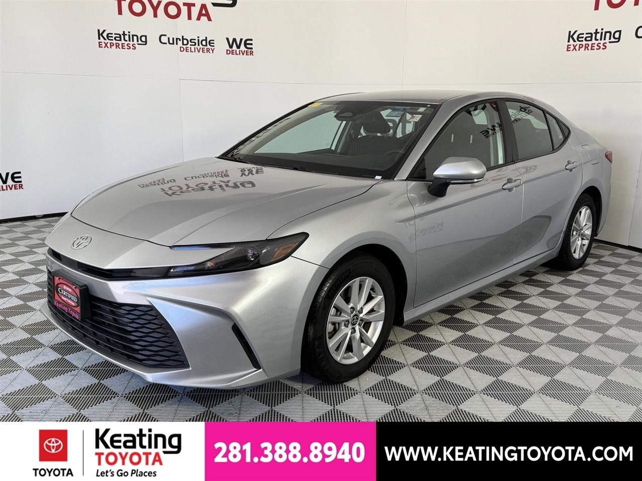 Toyota Camry Hybrid XLE 2025