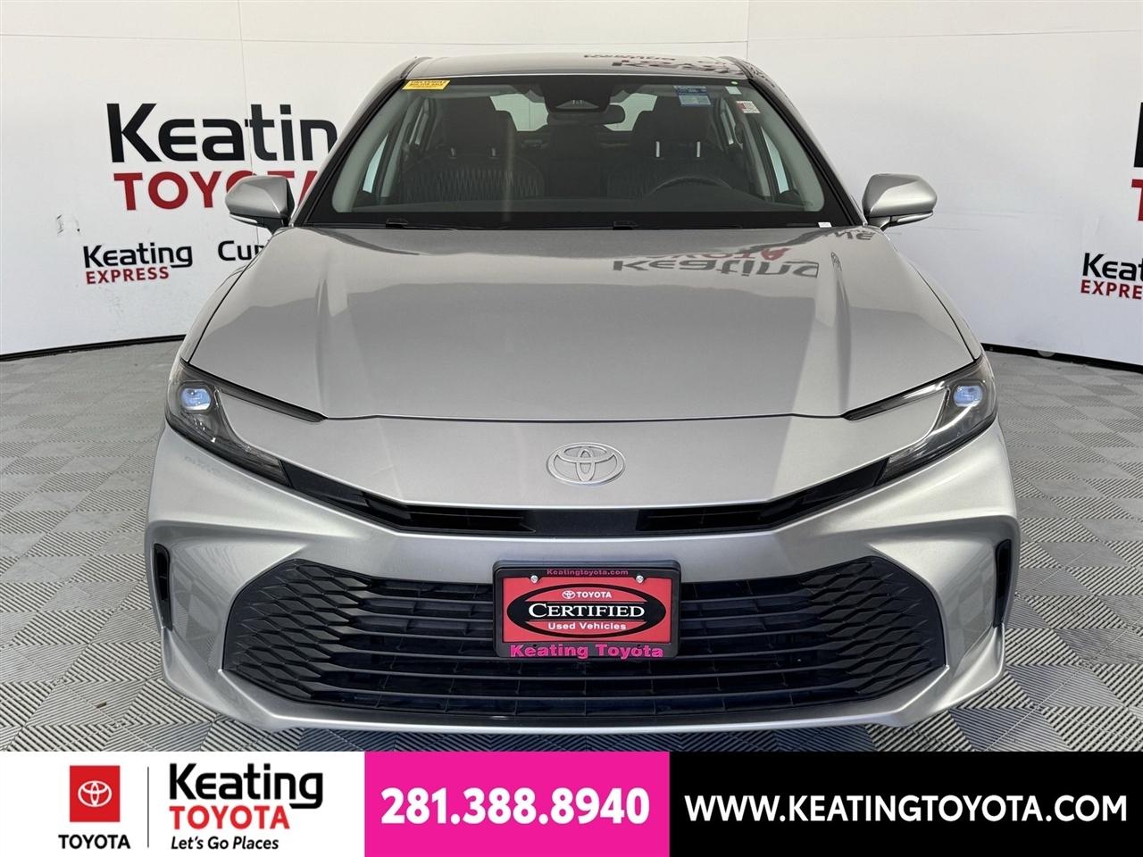 Toyota Camry Hybrid XLE 2025