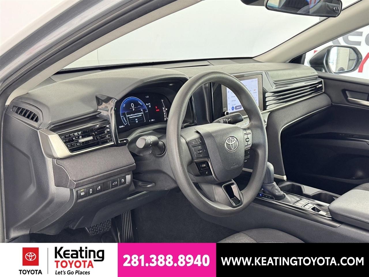 Toyota Camry Hybrid XLE 2025