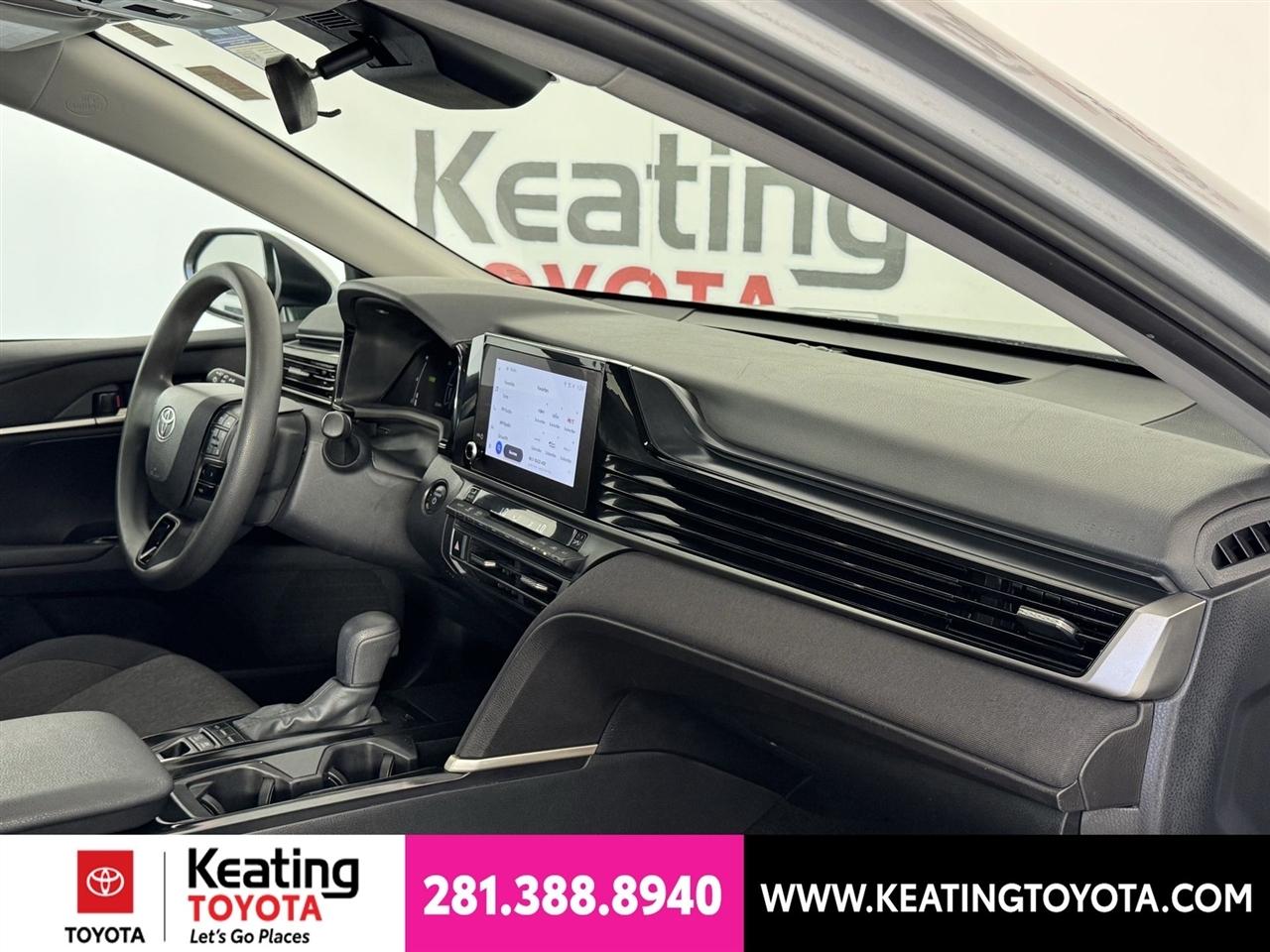 Toyota Camry Hybrid XLE 2025