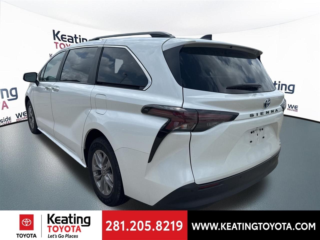 Toyota Sienna XLE 7-Passenger 2024