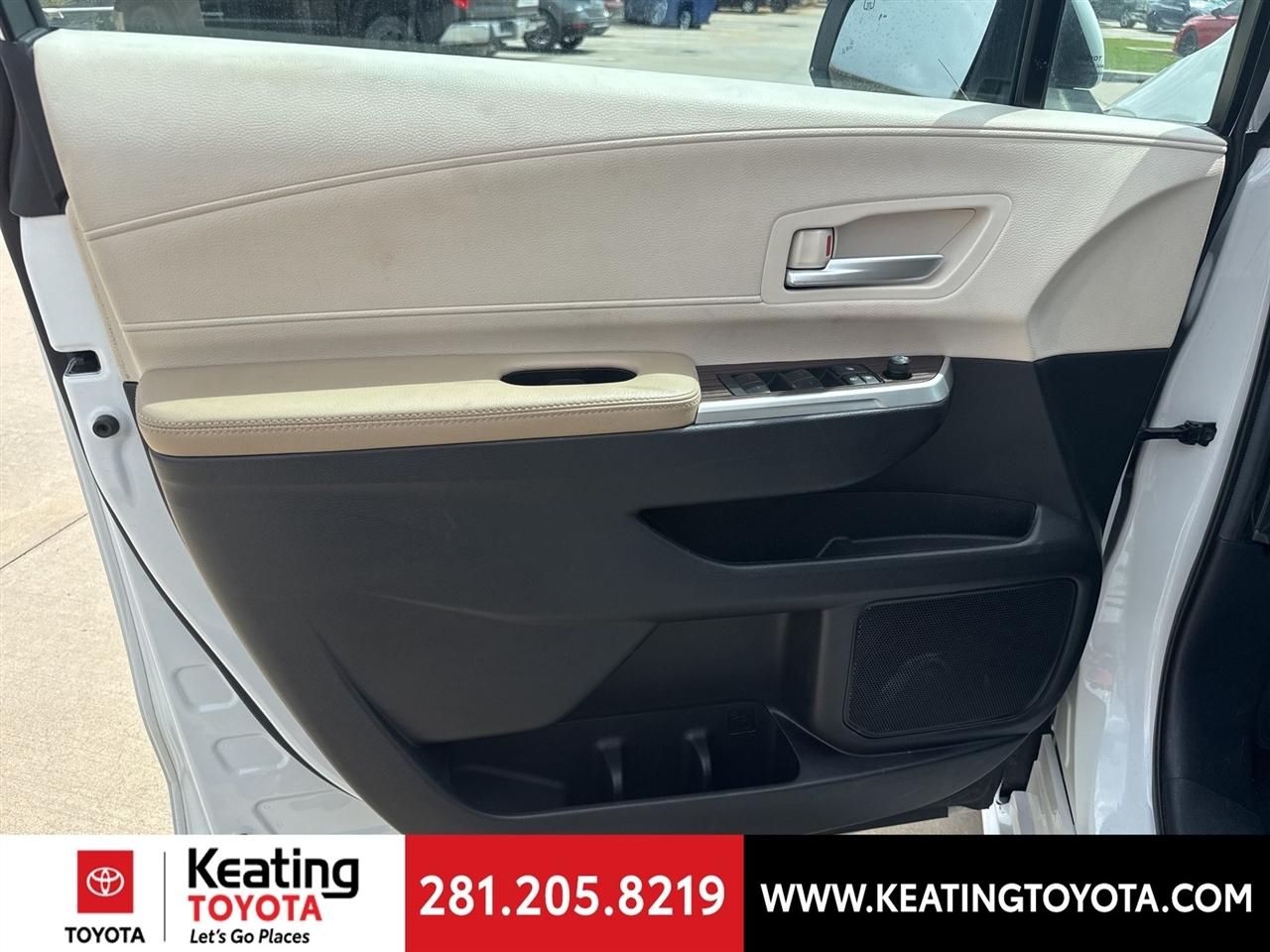 Toyota Sienna XLE 7-Passenger 2024