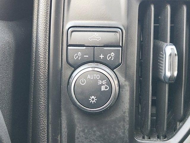 Chevrolet Silverado 1500 Limited Custom Crew Cab Short Box 2WD 2022