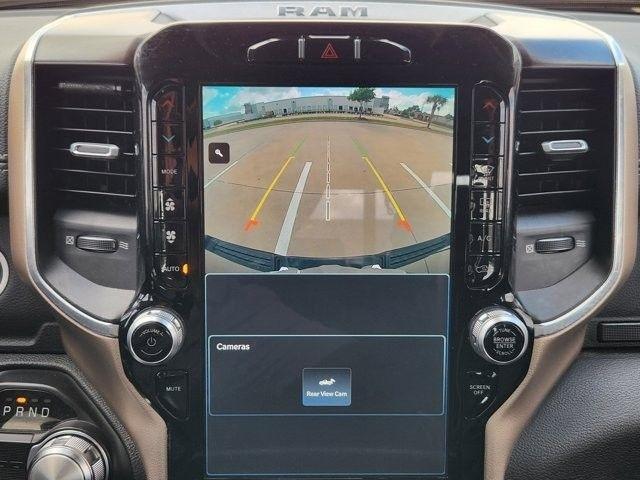 RAM 1500 Laramie Crew Cab SWB 2WD 2022