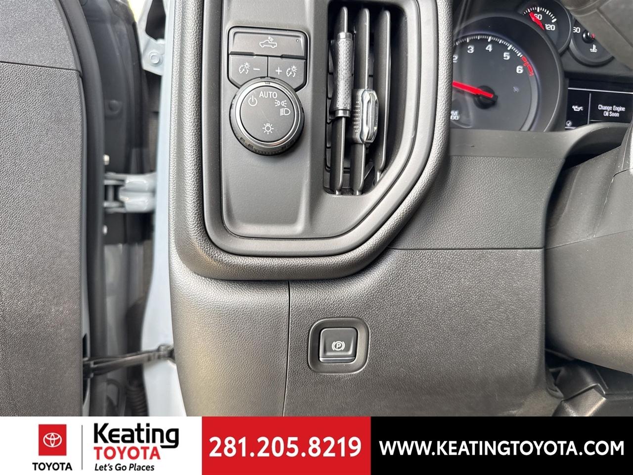 Chevrolet Silverado 1500 Custom Crew Cab 2WD 2024