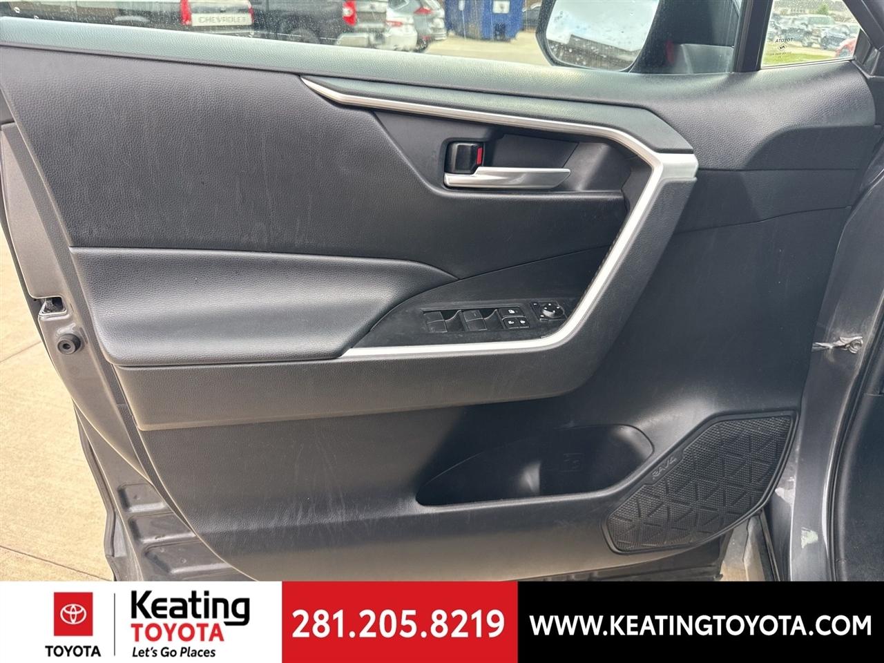 Toyota RAV4 XLE AWD 2021