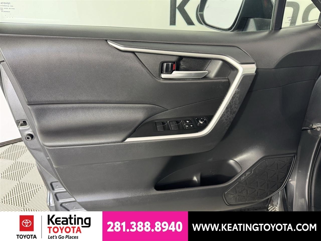 Toyota RAV4 XLE AWD 2021