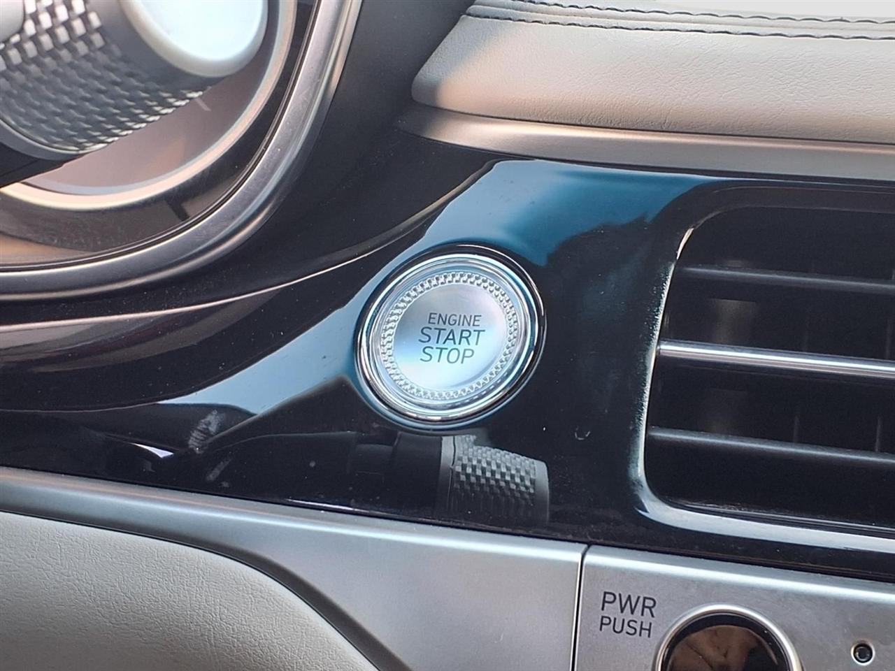 Genesis G70 2.5T 2025