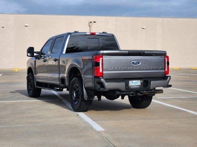 Ford F-250 SD XL Crew Cab 4WD 2024