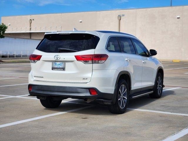 Toyota Highlander SE FWD V6 2019