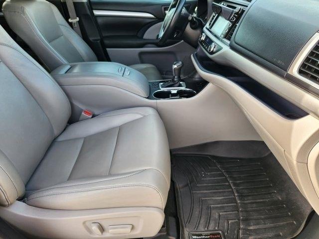 Toyota Highlander SE FWD V6 2019