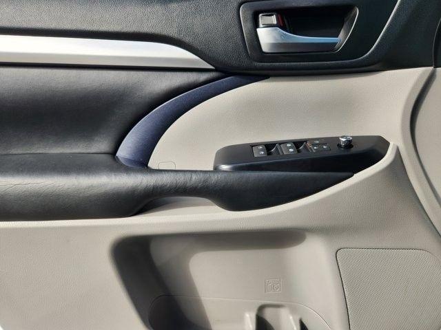 Toyota Highlander SE FWD V6 2019