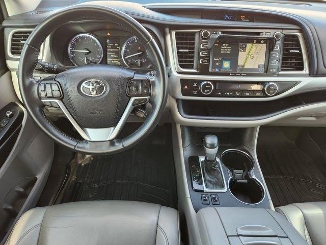 Toyota Highlander SE FWD V6 2019