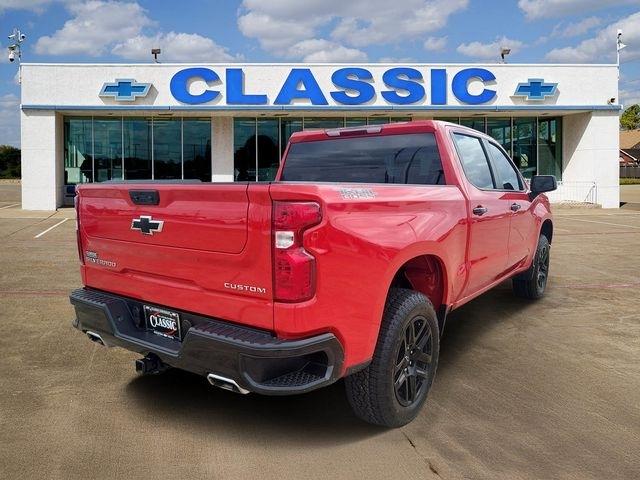 Chevrolet Silverado 1500 Trail Boss Custom Crew Cab 4WD 2023