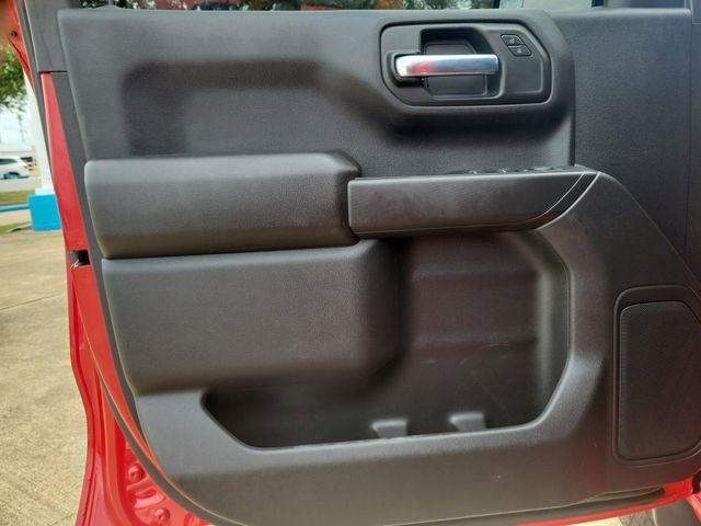 Chevrolet Silverado 1500 Trail Boss Custom Crew Cab 4WD 2023