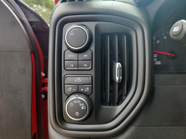 Chevrolet Silverado 1500 Trail Boss Custom Crew Cab 4WD 2023