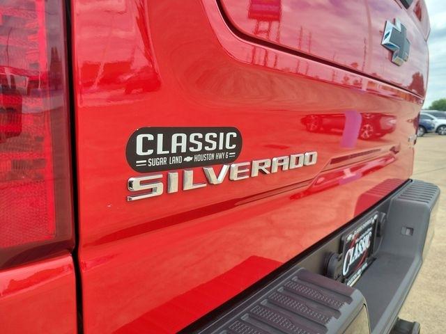 Chevrolet Silverado 1500 Trail Boss Custom Crew Cab 4WD 2023
