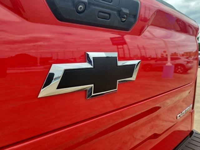 Chevrolet Silverado 1500 Trail Boss Custom Crew Cab 4WD 2023