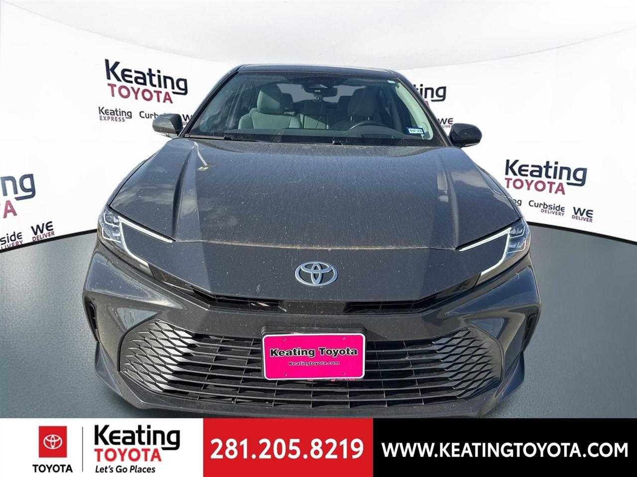 Toyota Camry Hybrid XLE 2025