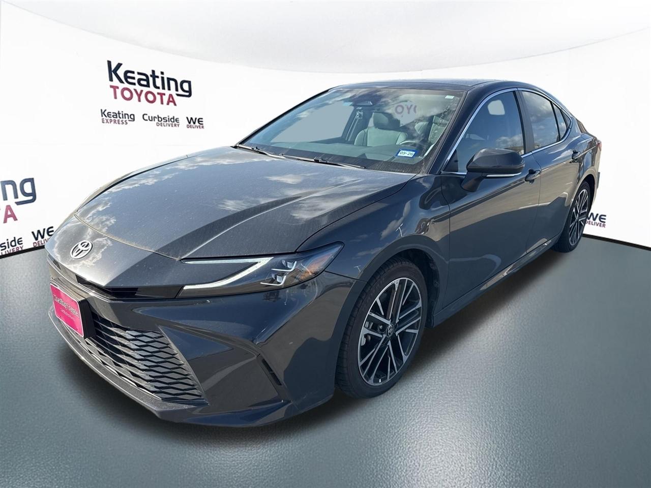 Toyota Camry Hybrid XLE 2025