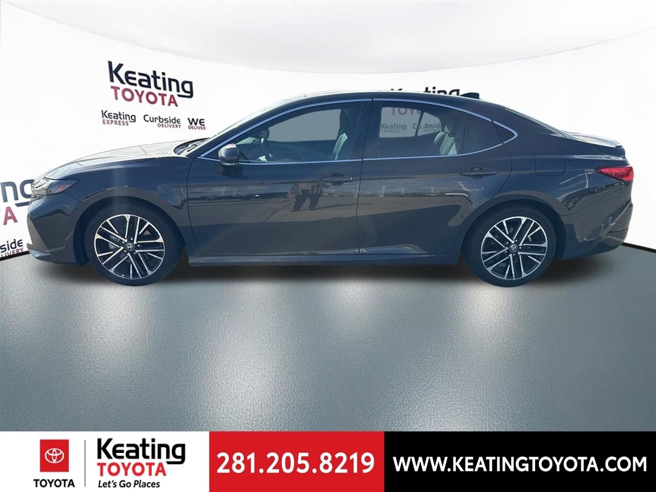 Toyota Camry Hybrid XLE 2025