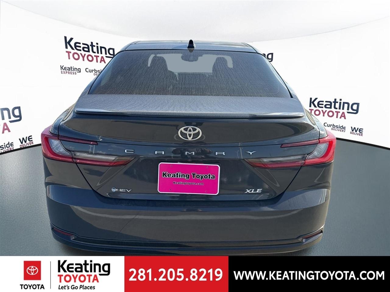 Toyota Camry Hybrid XLE 2025