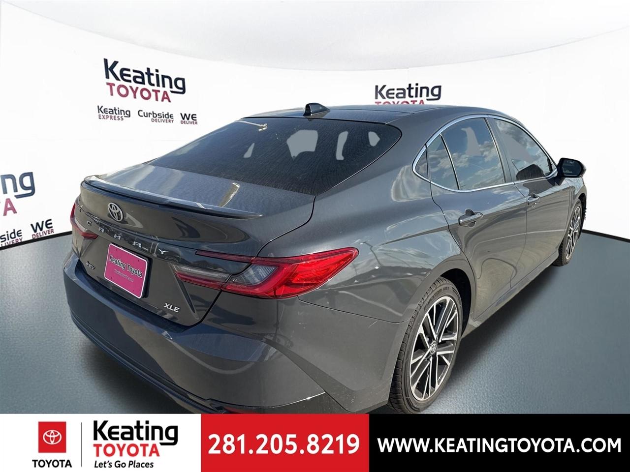 Toyota Camry Hybrid XLE 2025