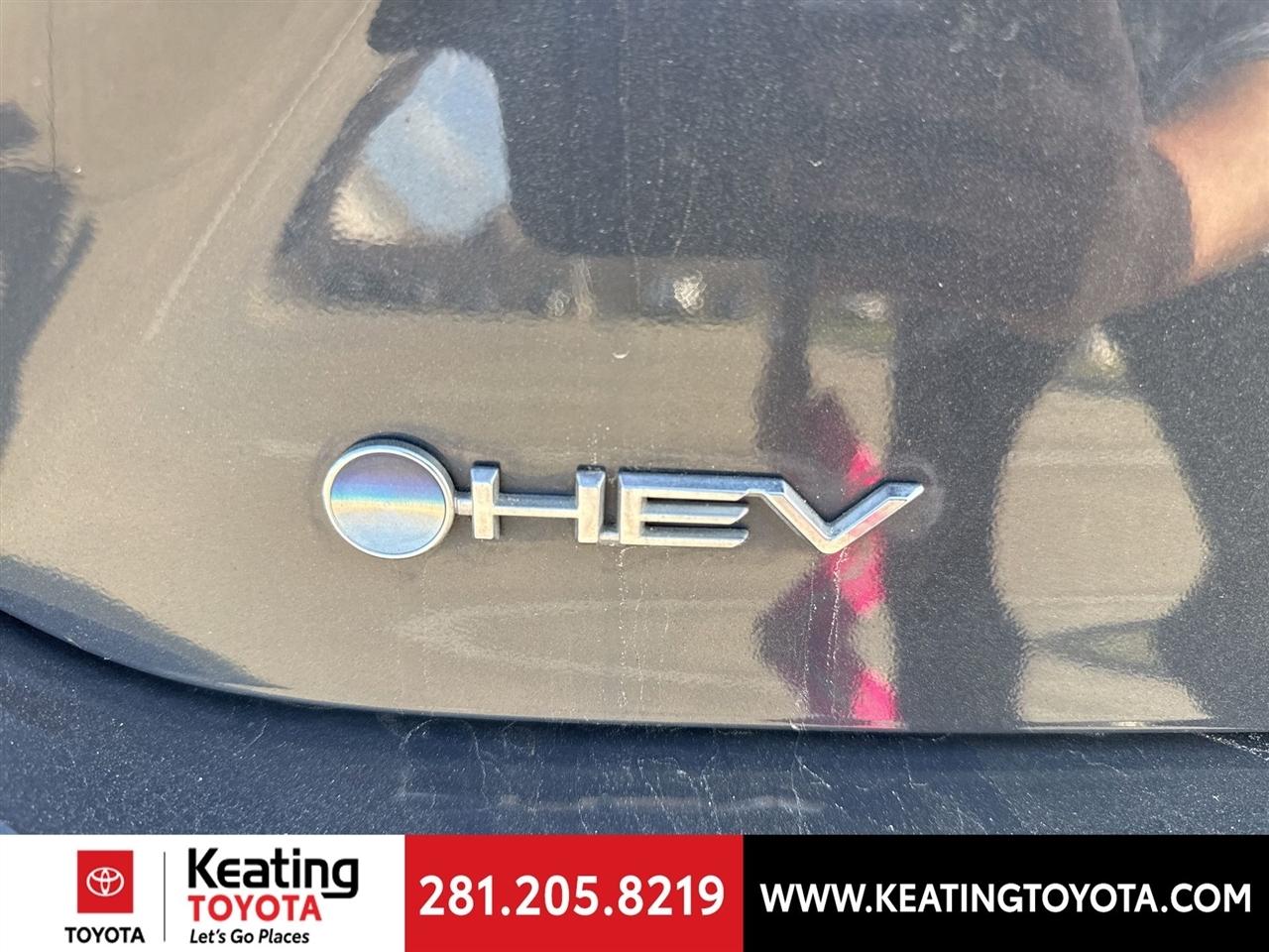 Toyota Camry Hybrid XLE 2025