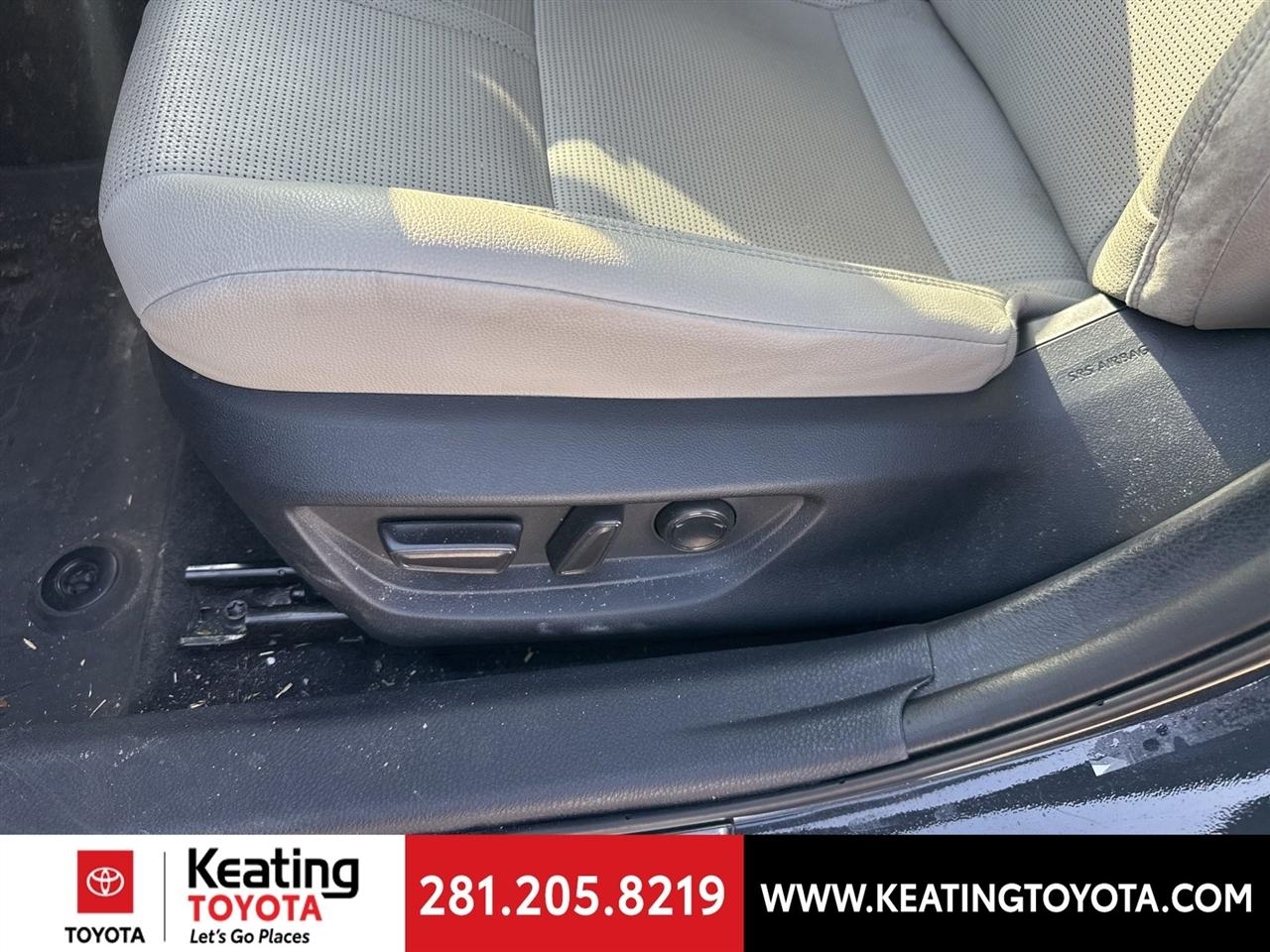 Toyota Camry Hybrid XLE 2025