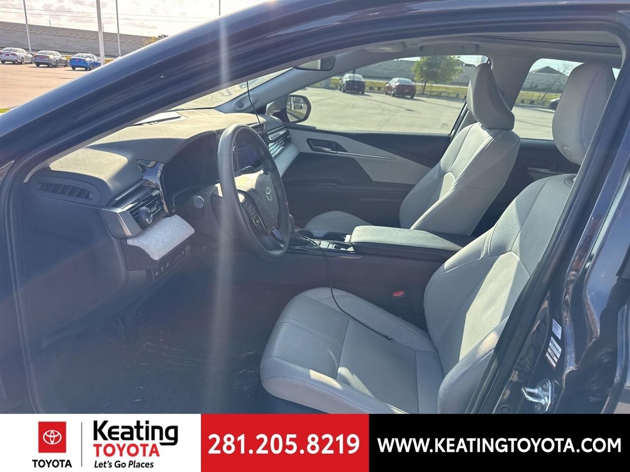 Toyota Camry Hybrid XLE 2025