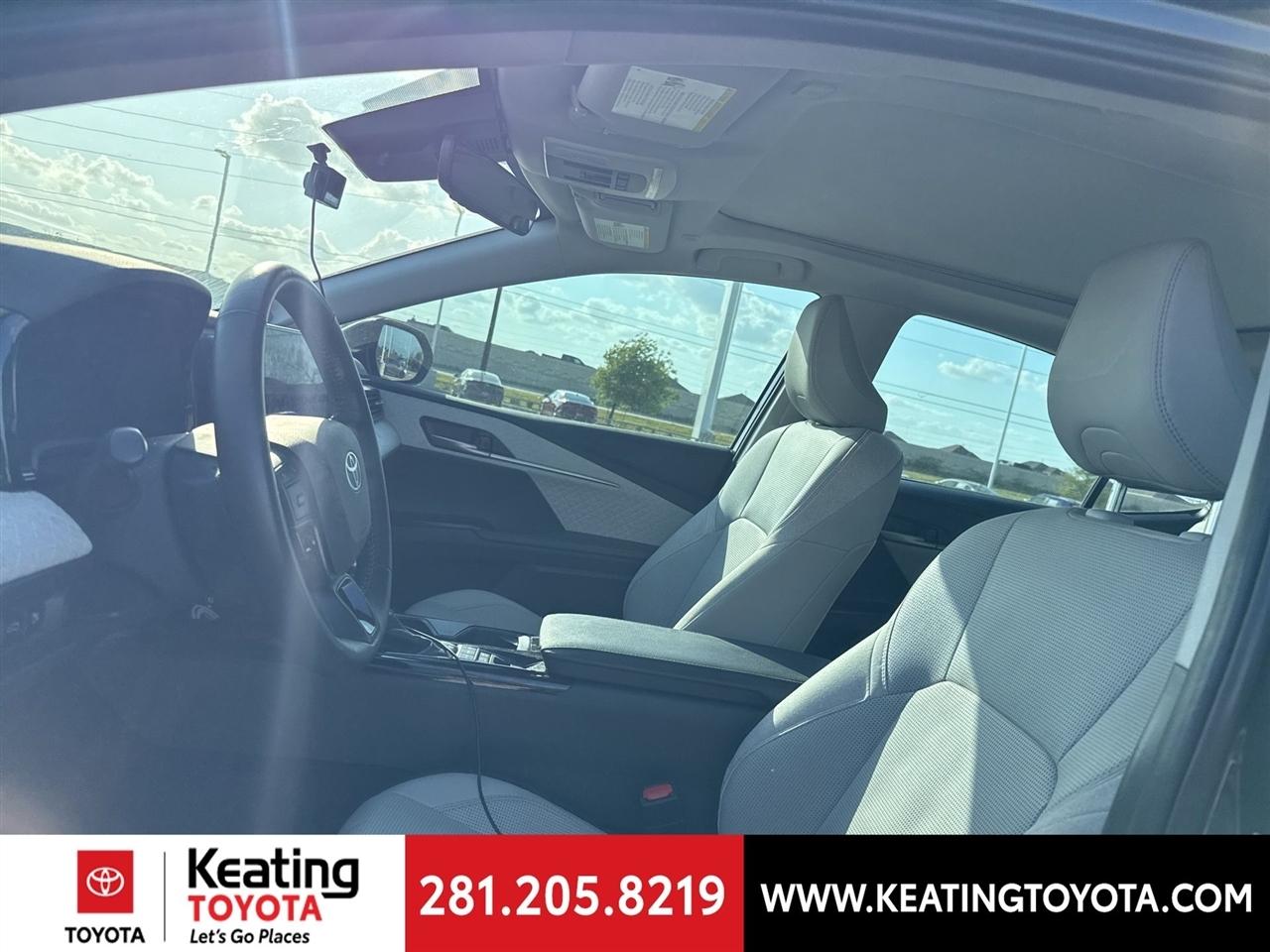 Toyota Camry Hybrid XLE 2025