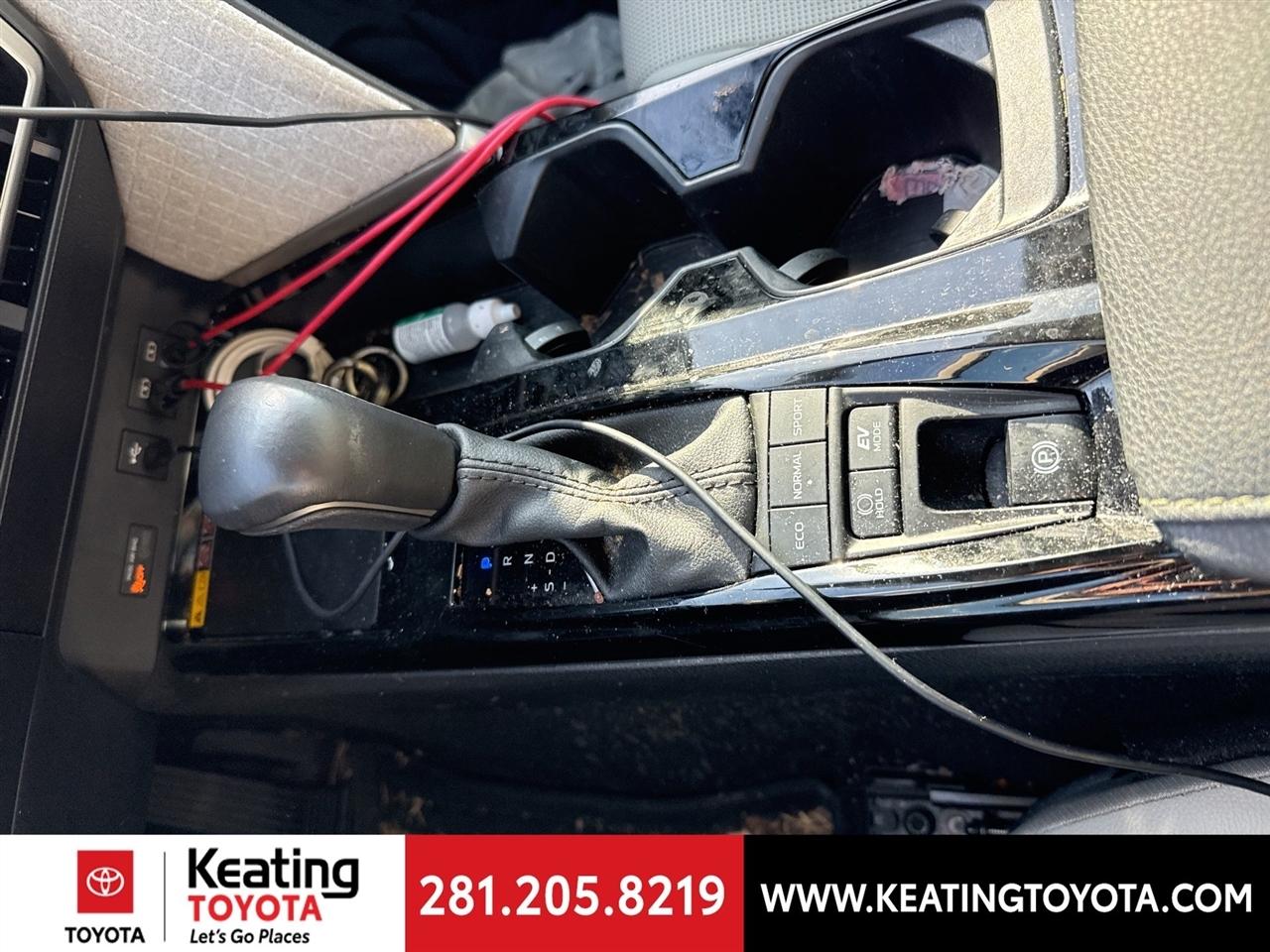 Toyota Camry Hybrid XLE 2025