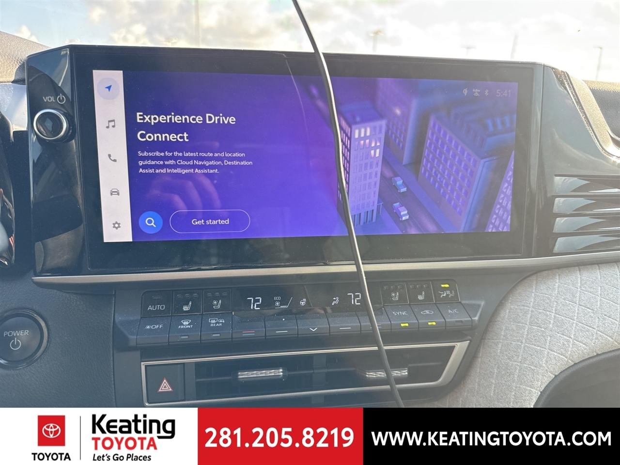 Toyota Camry Hybrid XLE 2025