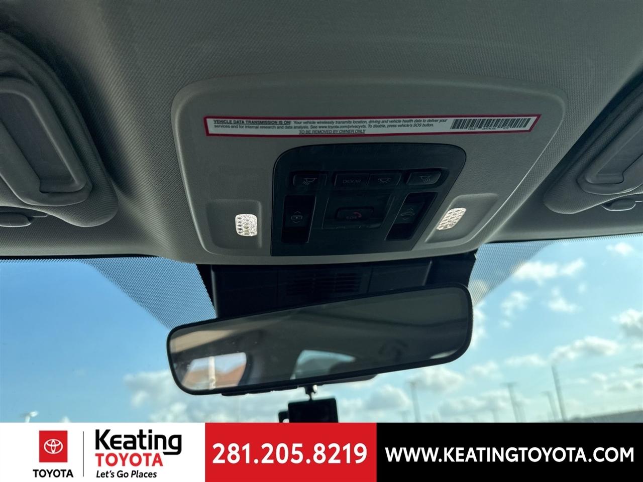 Toyota Camry Hybrid XLE 2025