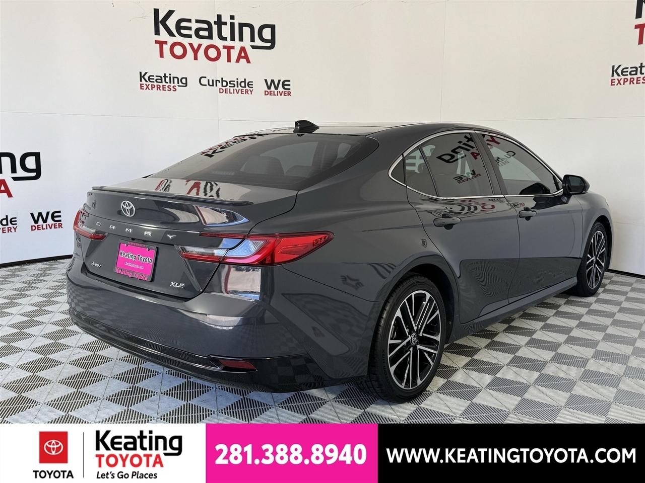Toyota Camry Hybrid XLE 2025