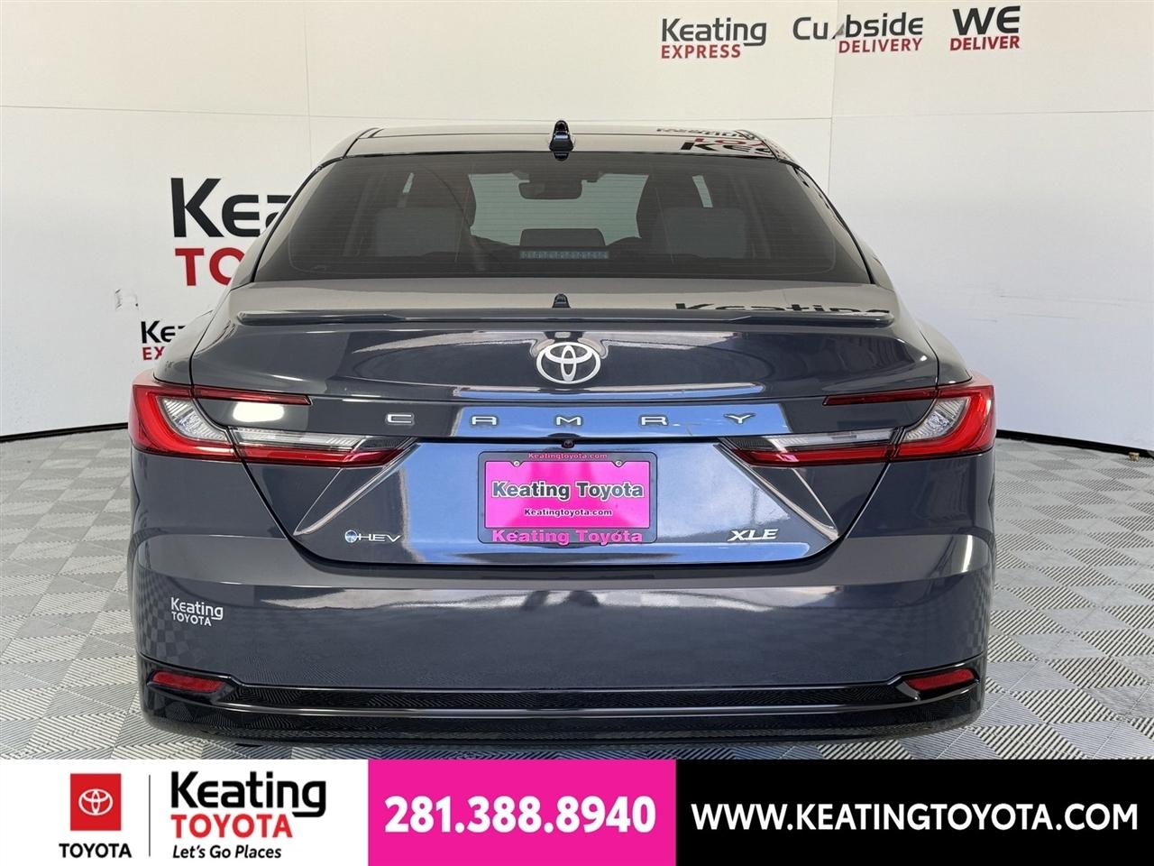 Toyota Camry Hybrid XLE 2025