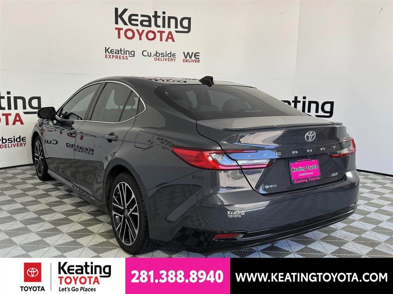 Toyota Camry Hybrid XLE 2025