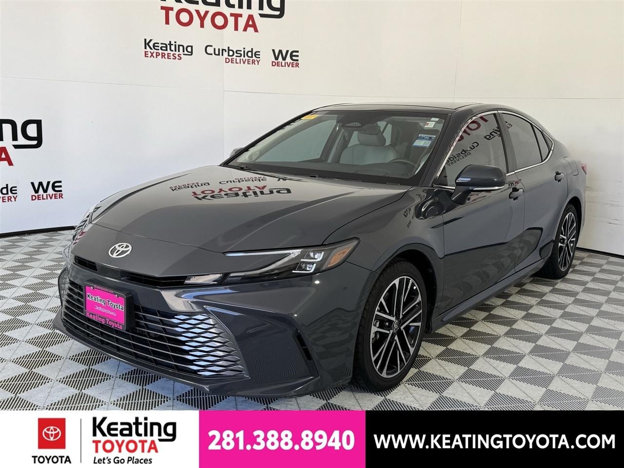 Toyota Camry Hybrid XLE 2025