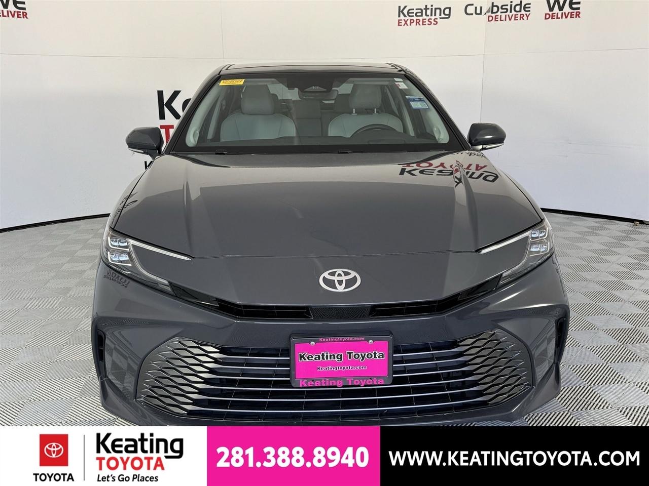 Toyota Camry Hybrid XLE 2025