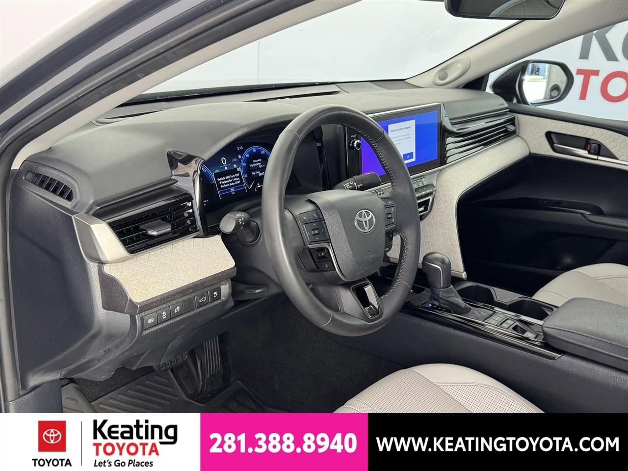 Toyota Camry Hybrid XLE 2025