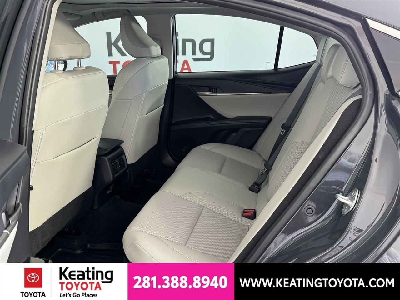Toyota Camry Hybrid XLE 2025