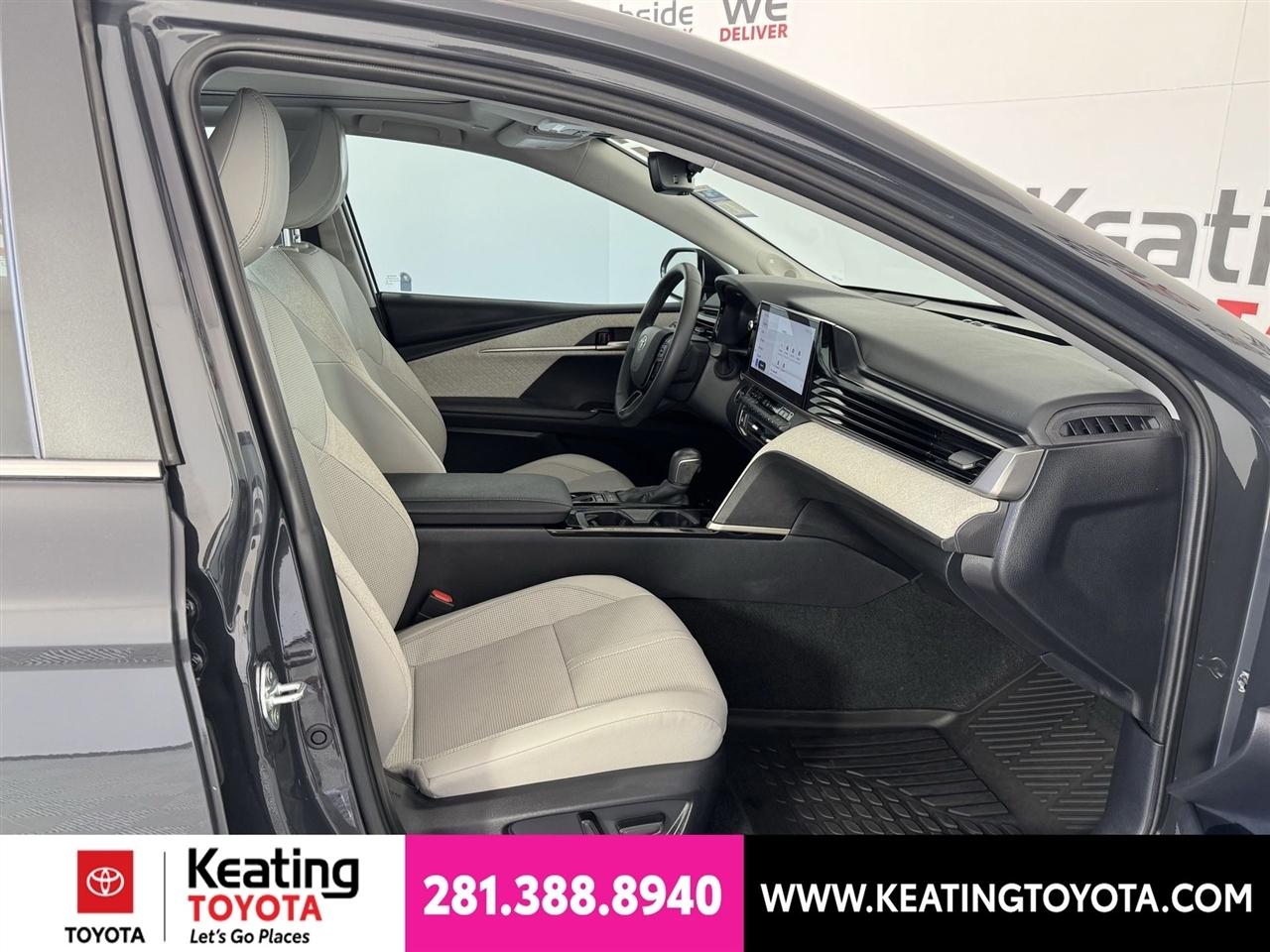 Toyota Camry Hybrid XLE 2025