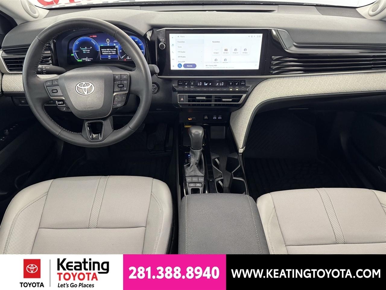 Toyota Camry Hybrid XLE 2025