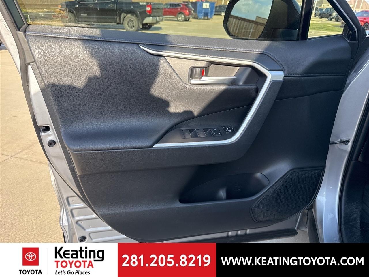 Toyota RAV4 Hybrid XSE 2019