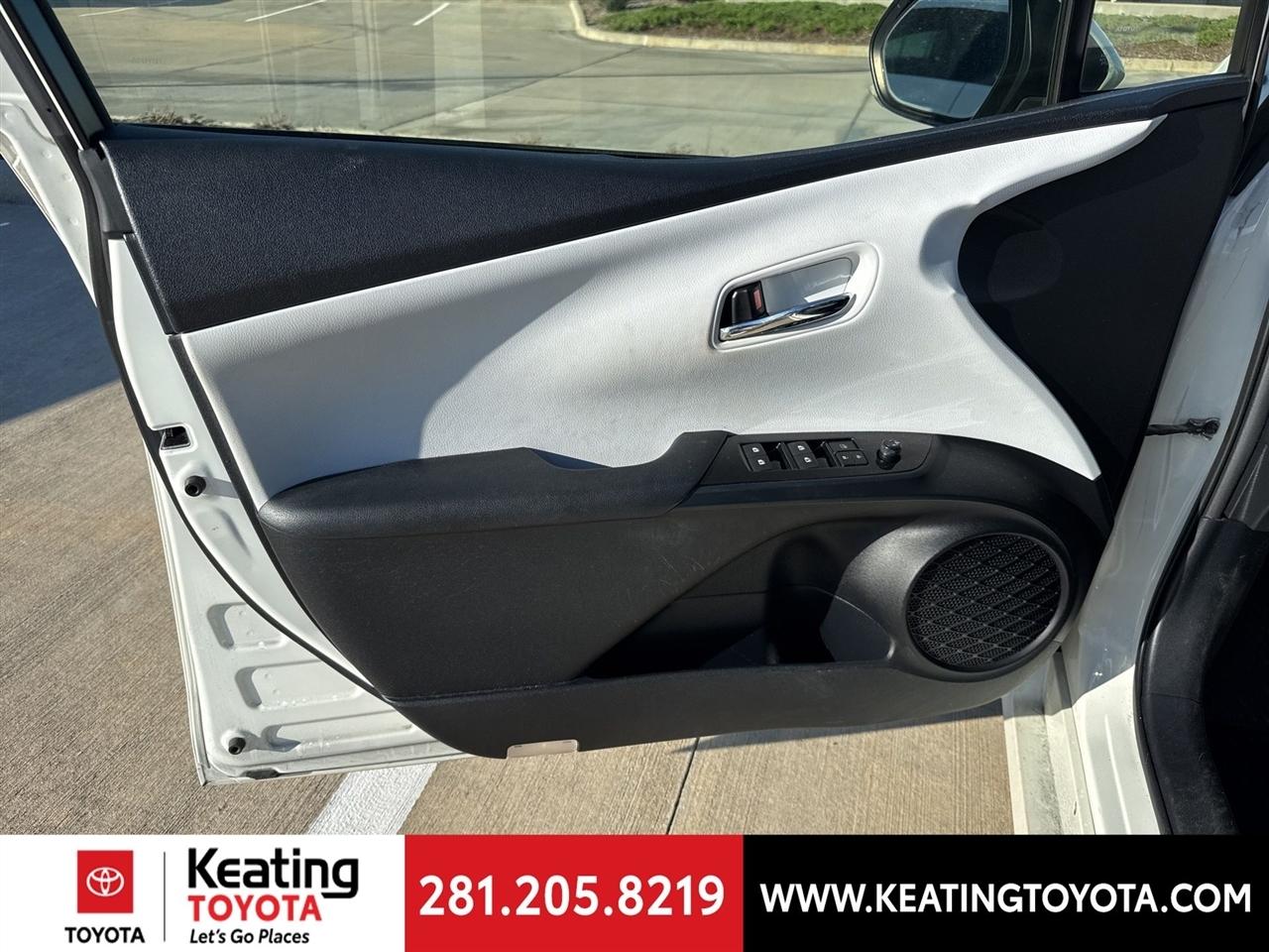 Toyota Prius Two 2017