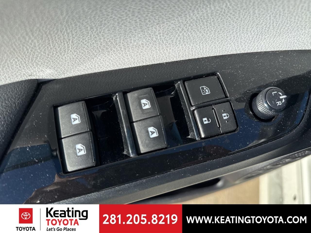 Toyota Prius Two 2017