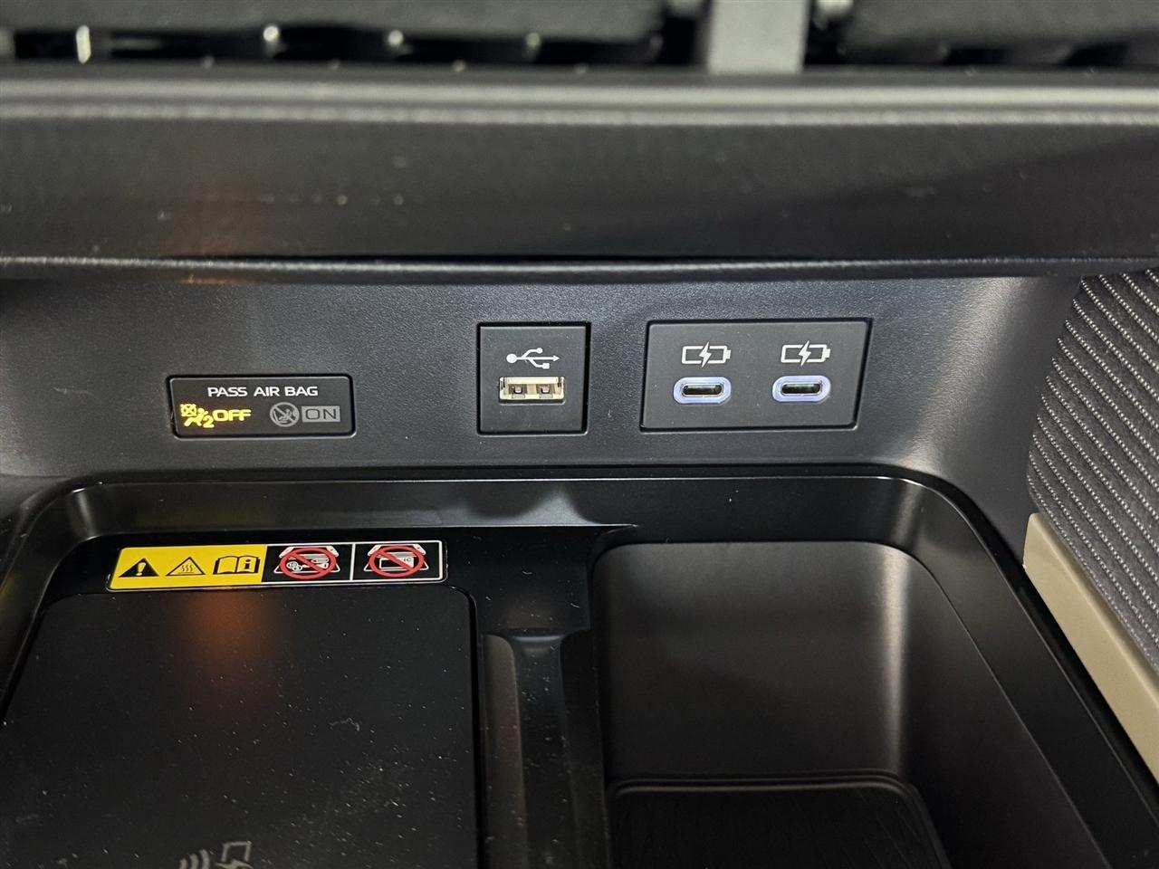 Toyota Camry Hybrid XLE 2026