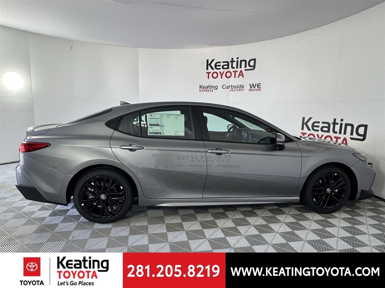 Toyota Camry Hybrid XLE 2026