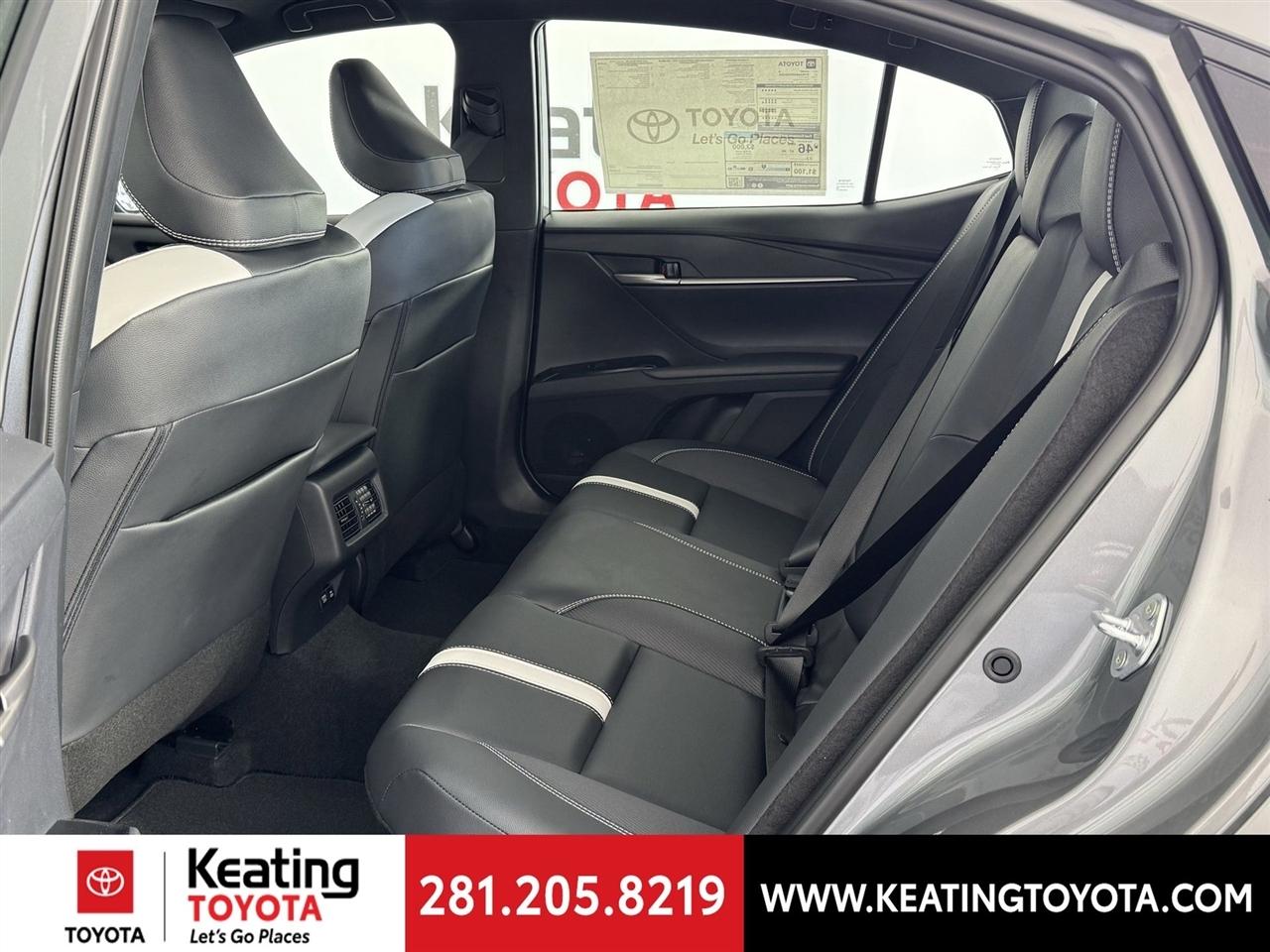 Toyota Camry Hybrid XLE 2026